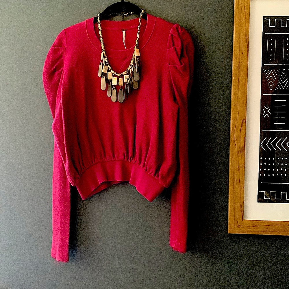 Free people puffed sleeve flattering sweatshirt materiel too